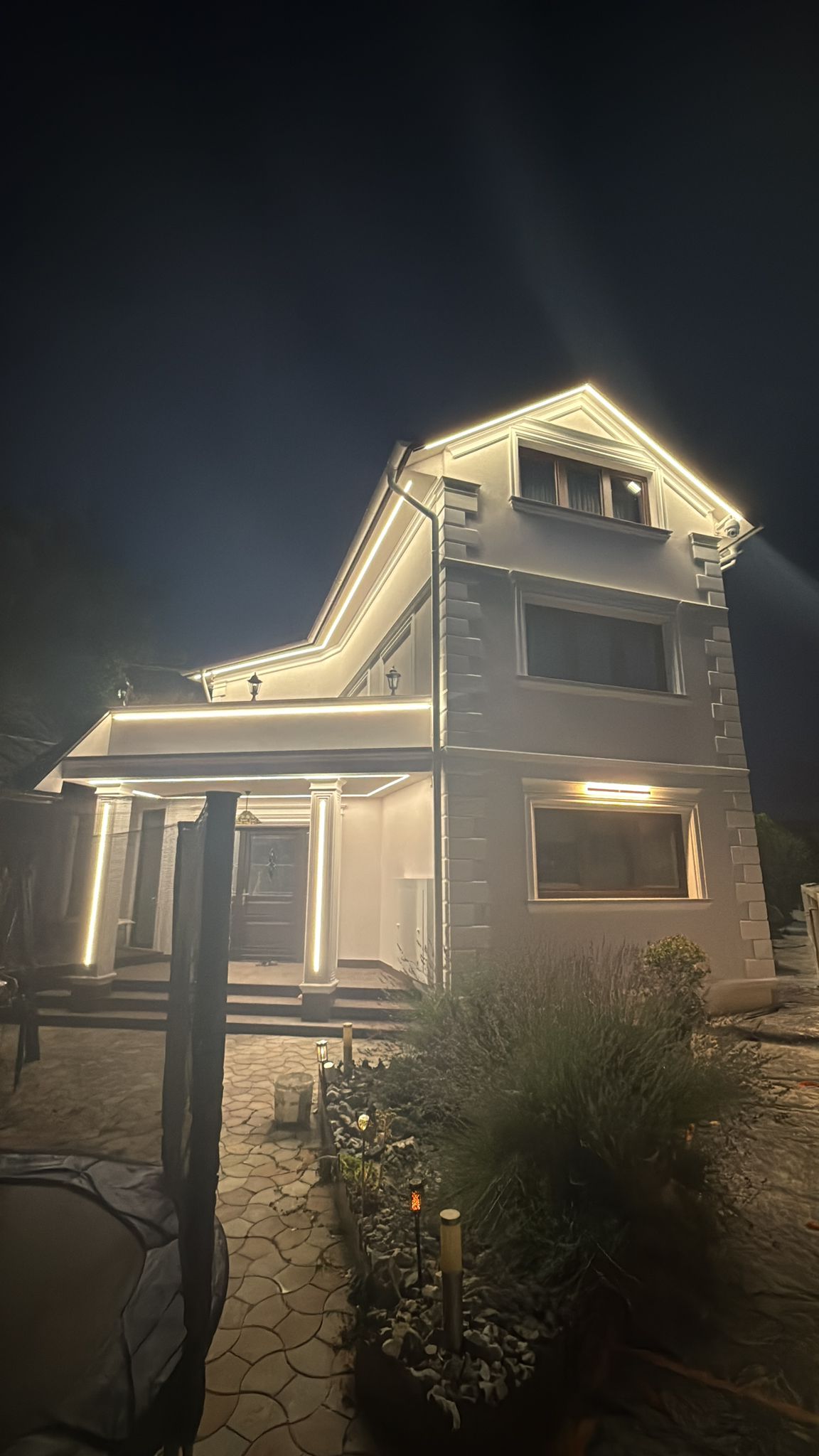 Semi-Coltar decorativ clasic din polistiren TRIMINNO-CEC0001, de dimensiuni 27x250x250 sau 300 sau 400 sau 485